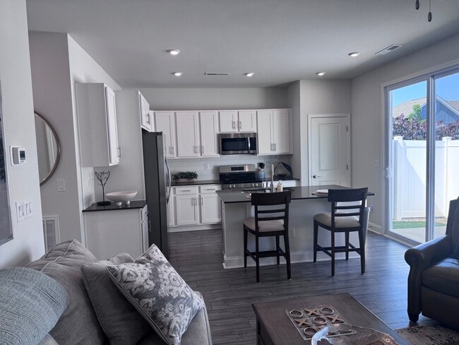 Building Photo - 8607 Lilium Ln