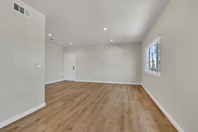 Foto del edificio - 11720 Hamlin St