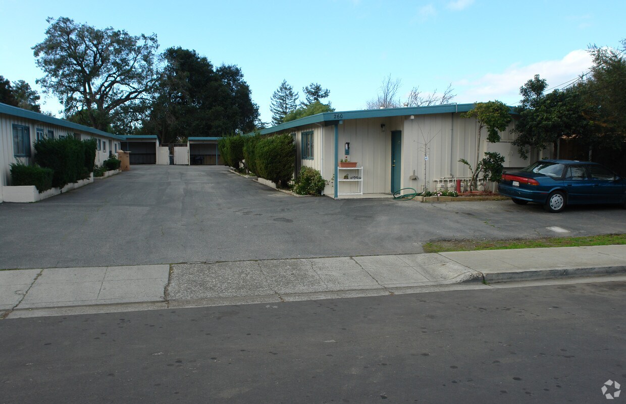 Primary Photo - 260-262 Higdon Ave