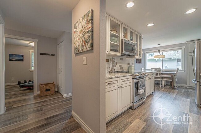 Building Photo - 812 NE 130th Ct