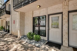 Building Photo - 1307 Kinney Ave