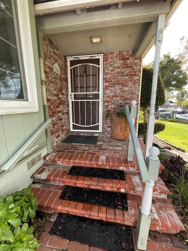 Foto del edificio - Quaint Midtown Ventura Home