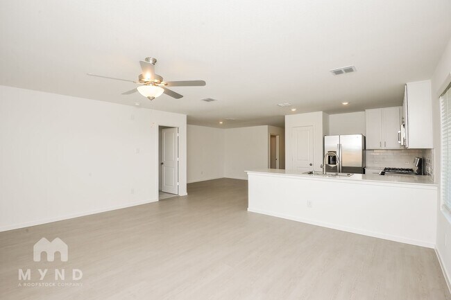 Foto del edificio - 2760 Mistwood Dr