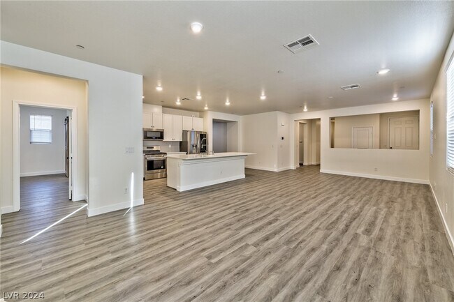 Building Photo - 3182 Casalotti Ave