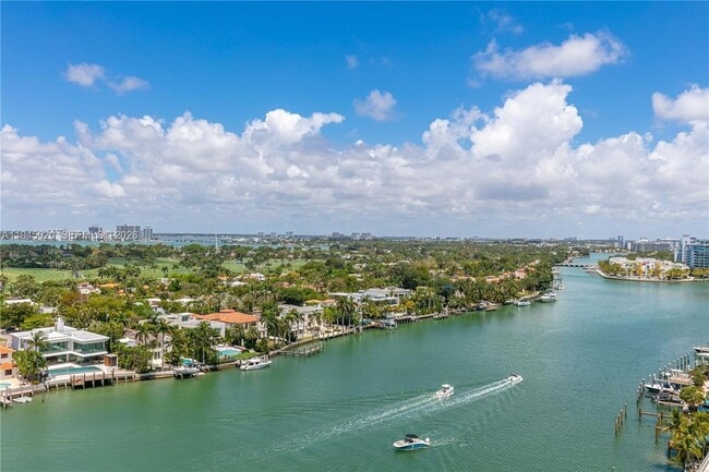 Foto del edificio - 5600 Collins Ave