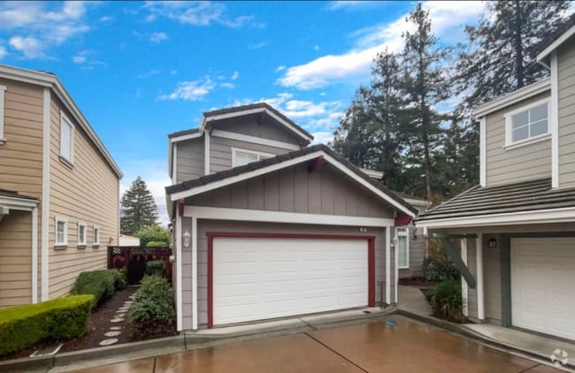 Building Photo - 2060 E Sierra Madre Ave