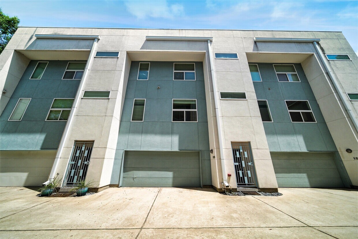 Primary Photo - 1826 Prospect St