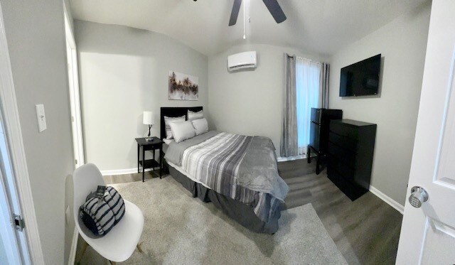 Foto principal - 7636 Walnut Wood Dr