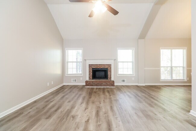 Foto del edificio - 250 Ashley Oaks Dr