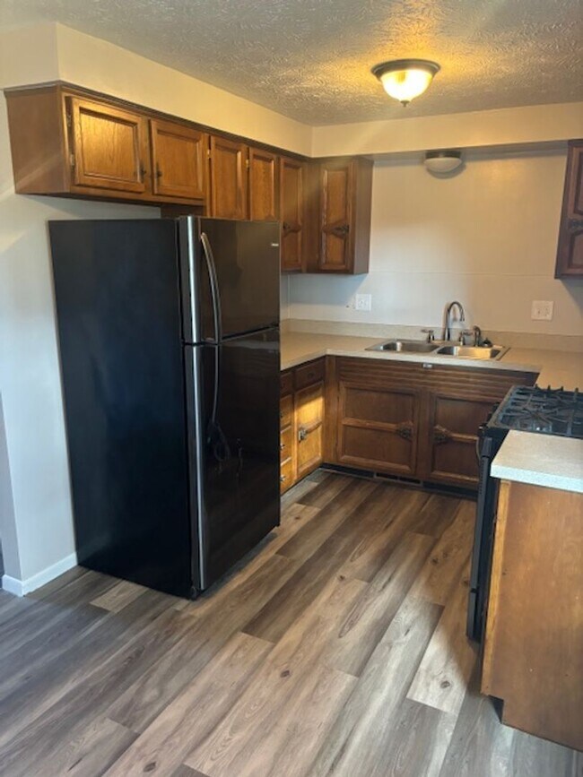 Building Photo - Clearbrook 1606-1608