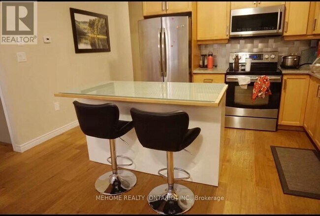 Building Photo - 133 St Leger St