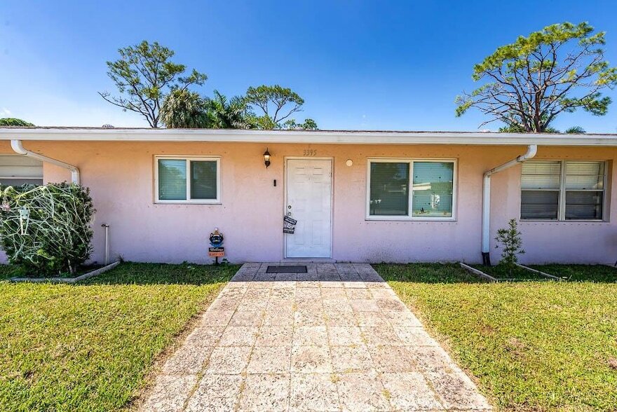 Foto principal - 3391 Helena Dr