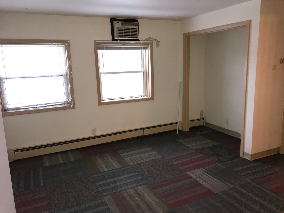 824 Washington St, Manitowoc, WI 54220 Apartments in Manitowoc, WI