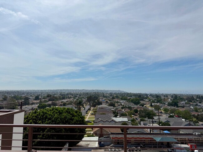 Foto del edificio - 4186 S Western Ave