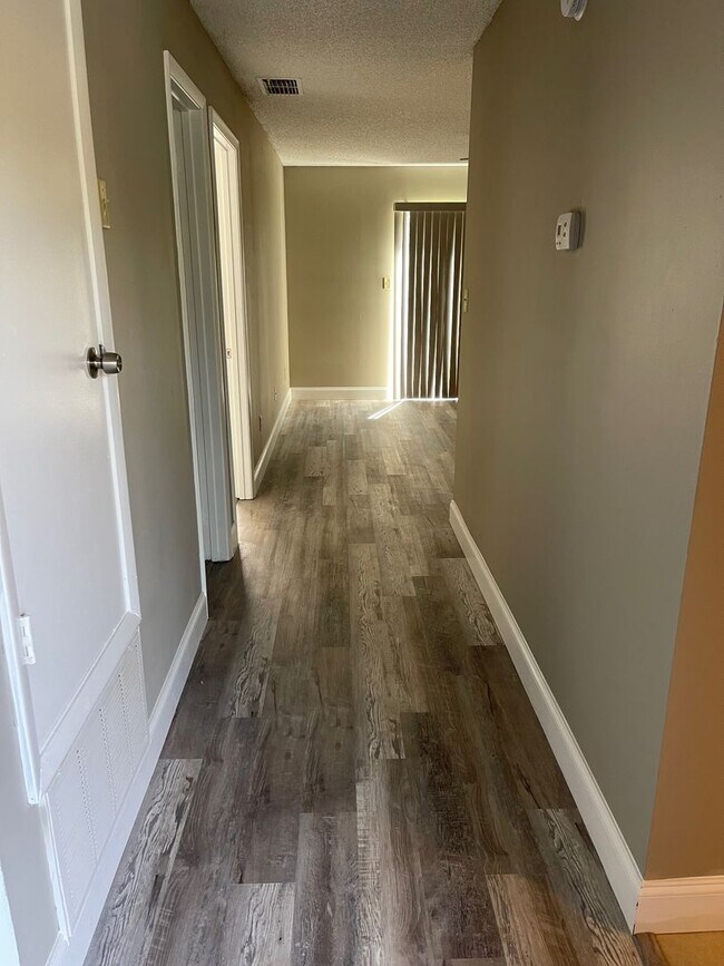 Foto del edificio - Available now! Williamsburg TOWNHOMES AT G...