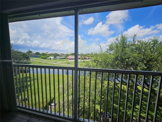 Foto del edificio - 1001 SW 128th Terrace