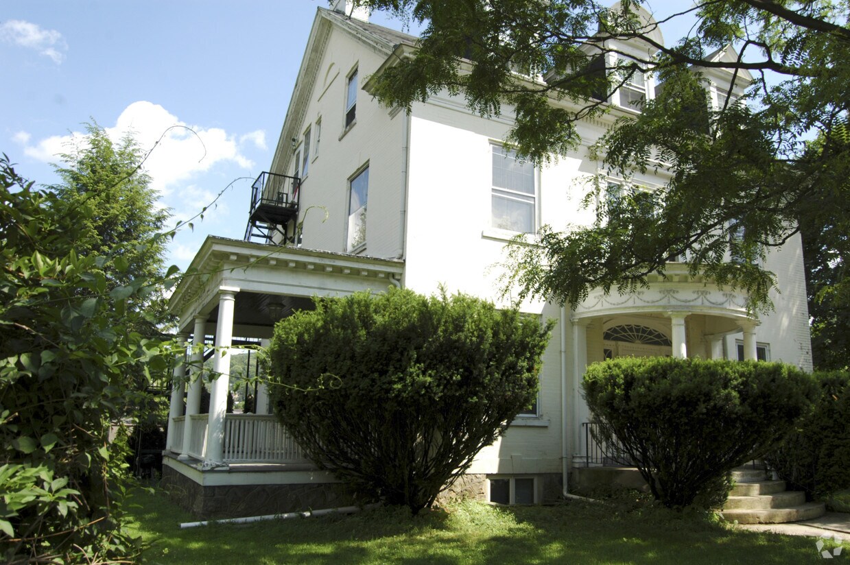Building Photo - 430 Seneca St