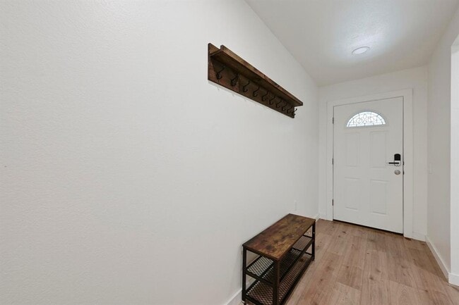 Foto del edificio - 7004 Ashen Ln