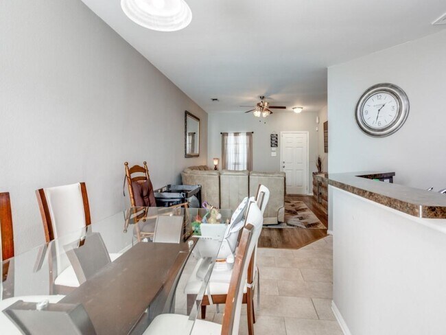 Foto del edificio - 223 Cliff Height Cir