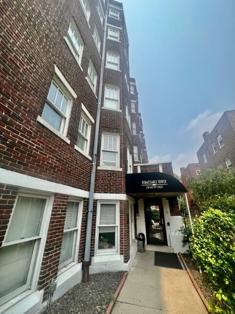 Primary Photo - 230 E 9th St