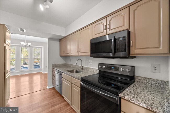 Building Photo - 8235 Tall Trees Ct