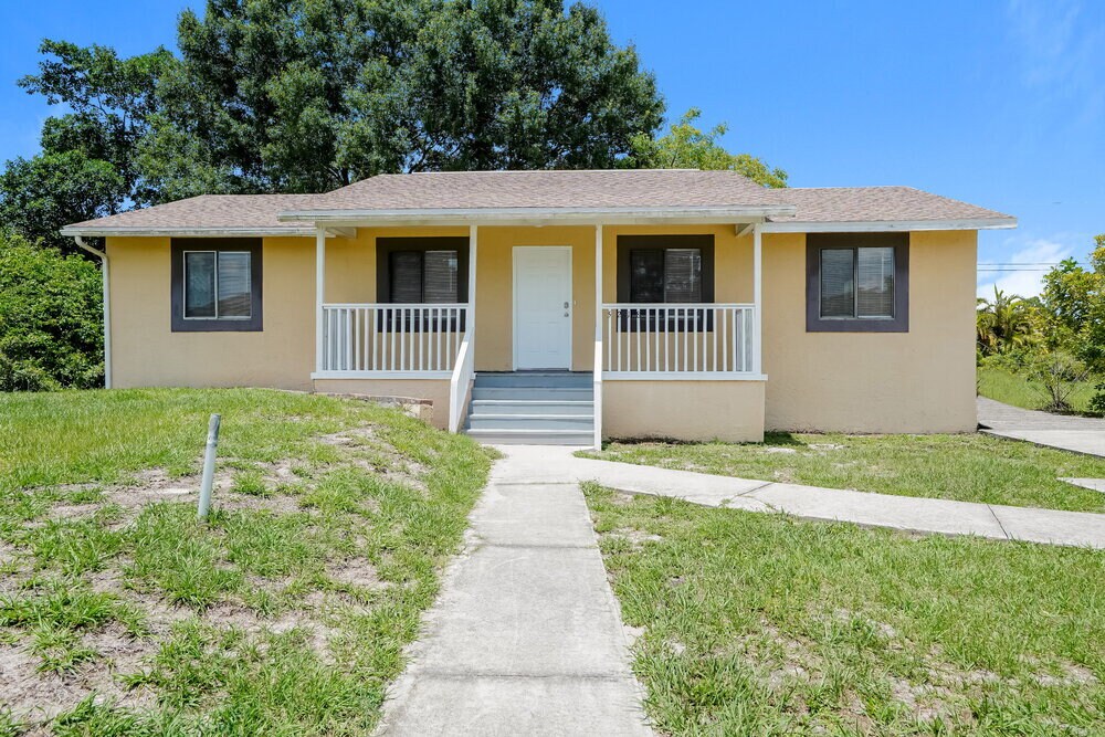 Foto principal - 5218 6th St W