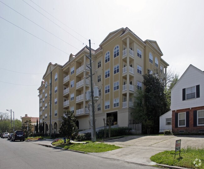 Foto del edificio - Serento Condominium