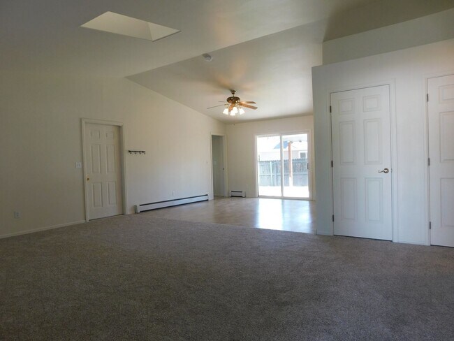 Building Photo - Recent Remodel