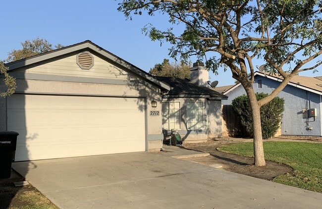 Building Photo - 3 Bedroom 2 Bath Home