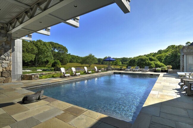 Foto del edificio - 151 Barnes Hole Rd