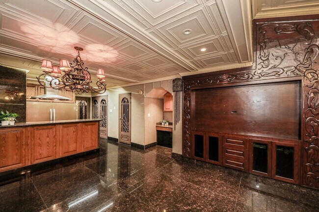 Foto del edificio - 5500 McPherson Rd