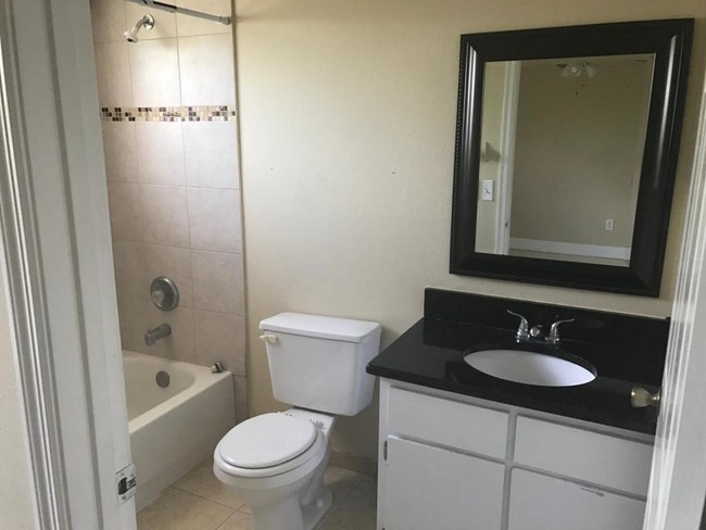 Building Photo - 2374 Harbor Town Dr