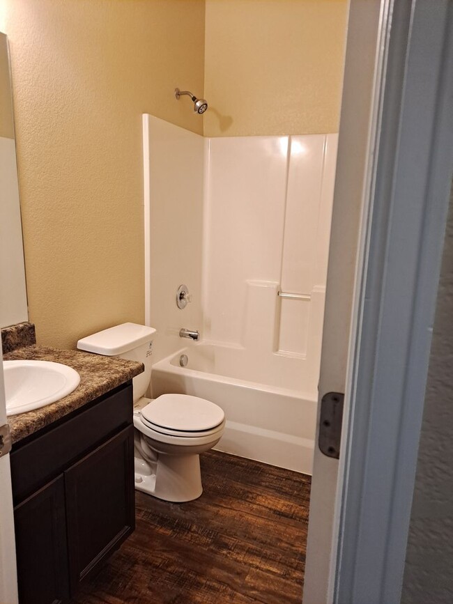 Building Photo - ALL PROSPECTIVE TENANTS MUST SUBMIT A $58 ...
