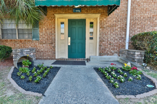 Move In Special - Courtyards Apartments