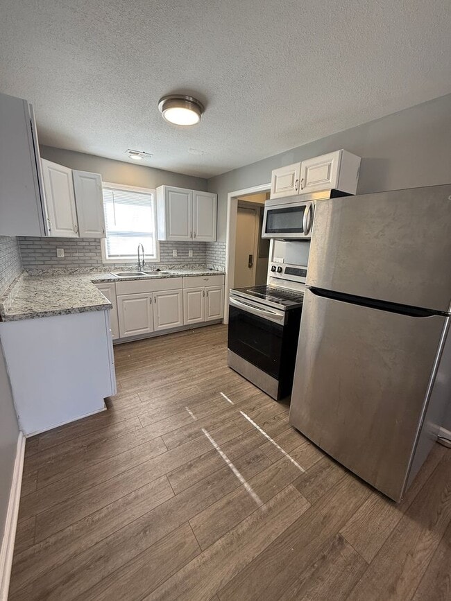 Foto del edificio - Spacious 2-bedroom, 1-bath home featuring all-electric utilities for efficient living!