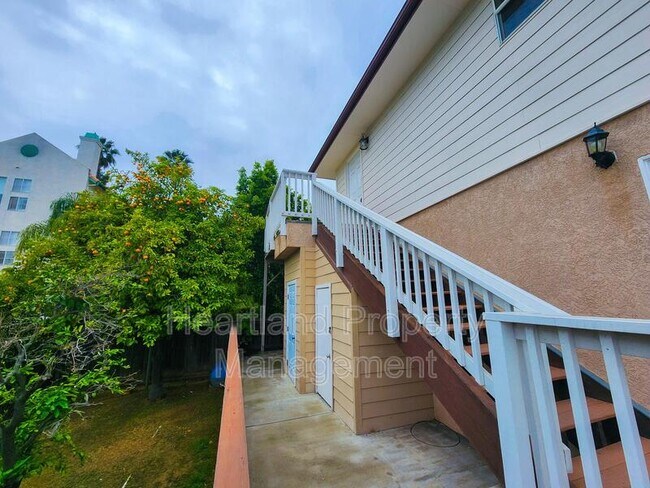 Foto del edificio - 9617 Tropico Dr