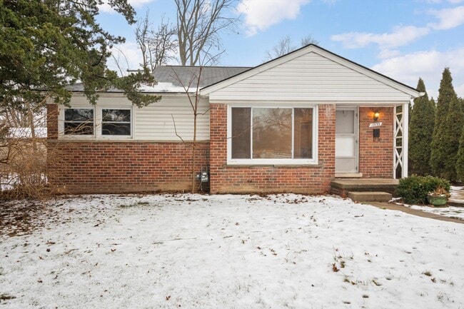 Foto del edificio - 17133 Delaware Ave