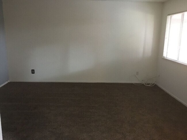 Building Photo - 563 W Alamos Ave