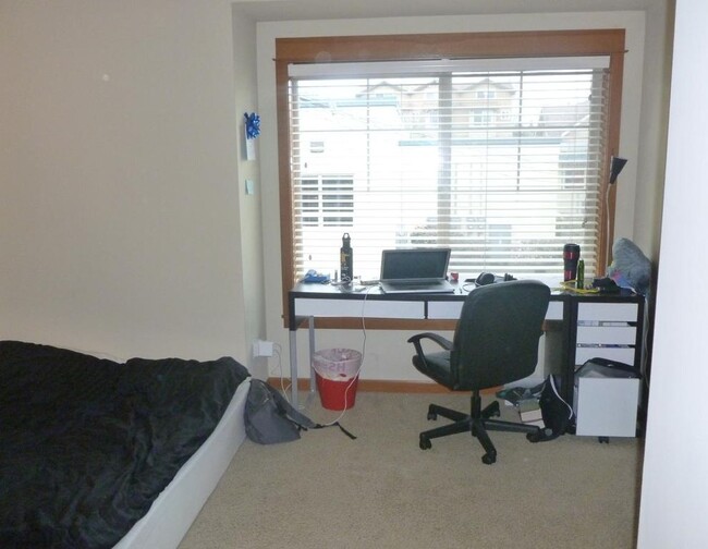 Foto del edificio - 4557 11th Ave NE