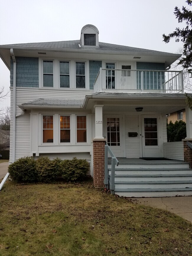 Foto del edificio - 1255 Elm Lawn St