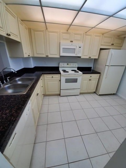 Foto del edificio - 8720 Shadow Wood Blvd