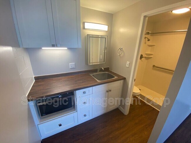 Foto del edificio - 1301 Lusitana St