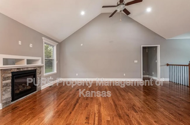 Building Photo - 4766 Lakecrest Dr