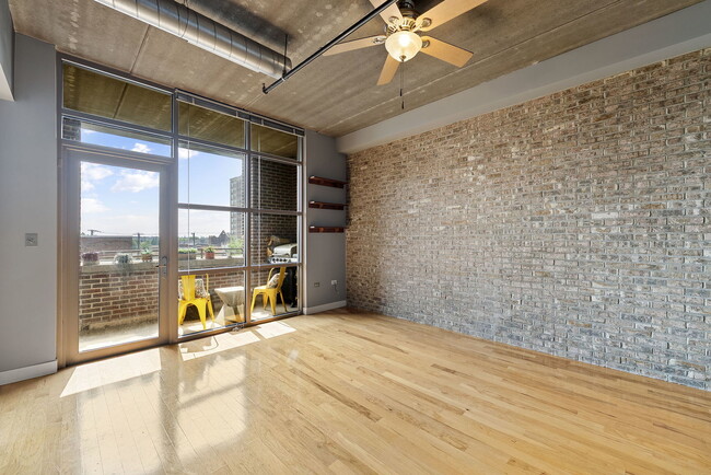 Building Photo - 10 S Dunton Ave