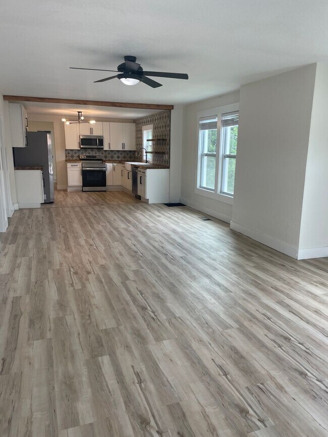 Building Photo - Knoxville 37923 - 3 bedroom, 2 bath home -...
