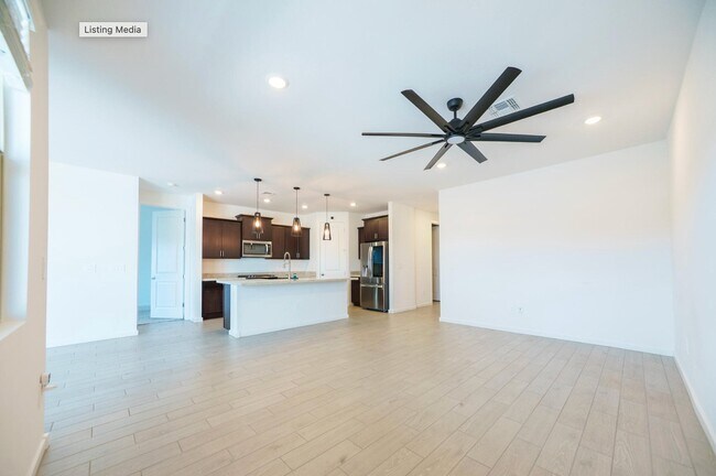 Foto del edificio - 35215 W Marin Ave
