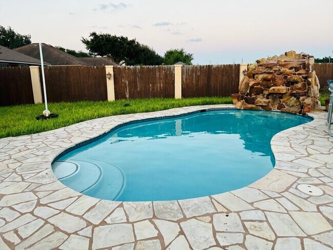 Foto del edificio - 4009 Orchid Ave