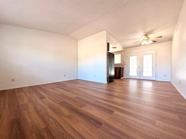 Photo - Beautiful 3 Bedroom, 2 full bathroom single story with HUGE backyard! For rent in Sacramento House