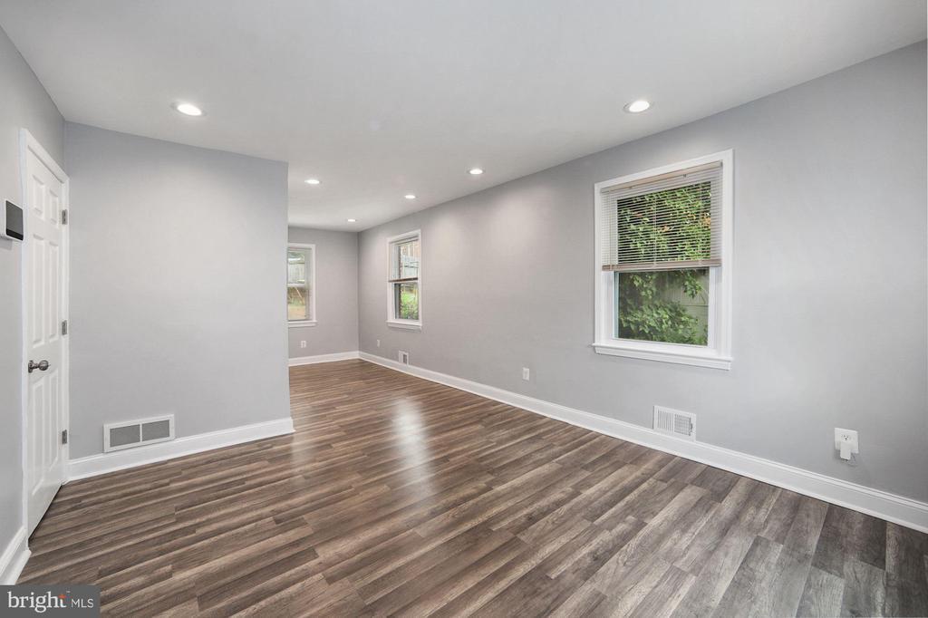 Primary Photo - 527 45th St NE