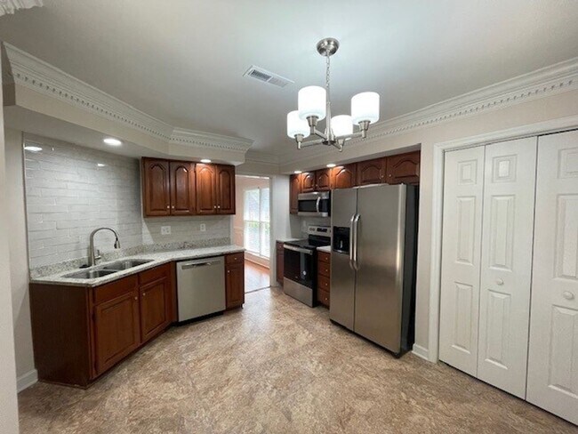 Building Photo - PRICE REDUCTION!!  LYONS CROSSING VILLAS.....